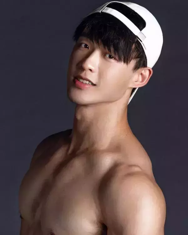 Yilianboy collection – Six pack body