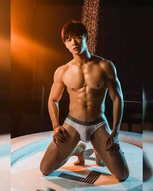 Yilianboy collection – Six pack body