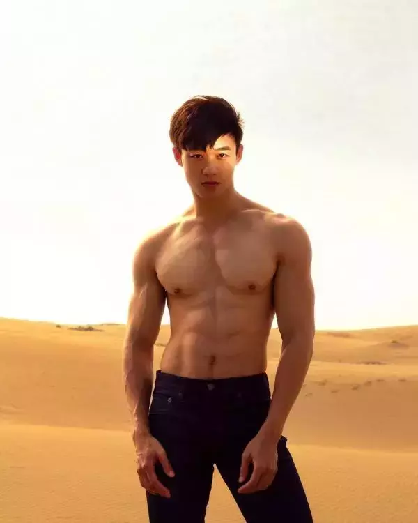 Yilianboy collection – Six pack body