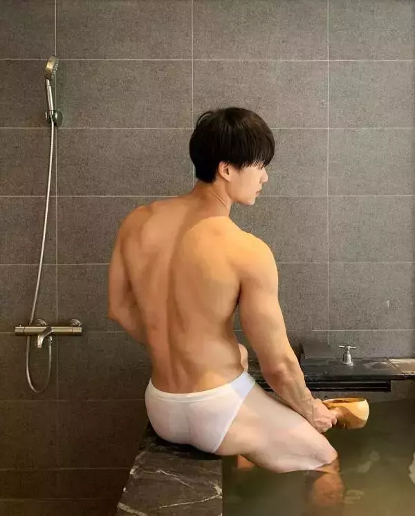 Yilianboy collection – Six pack body