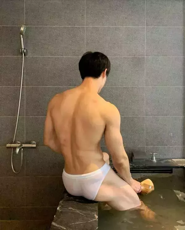 Yilianboy collection – Six pack body