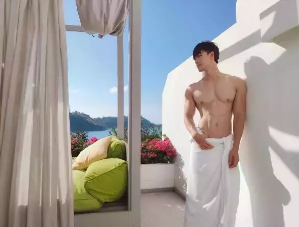 Yilianboy collection – Six pack body