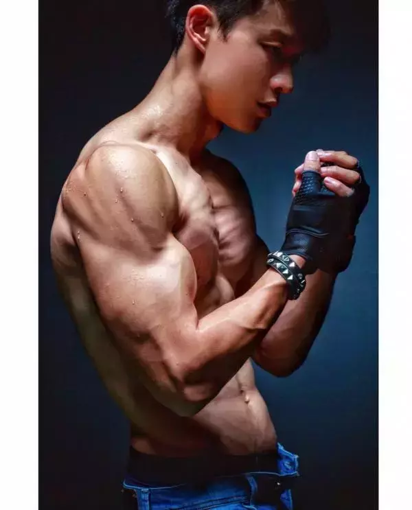 Yilianboy collection – Six pack body