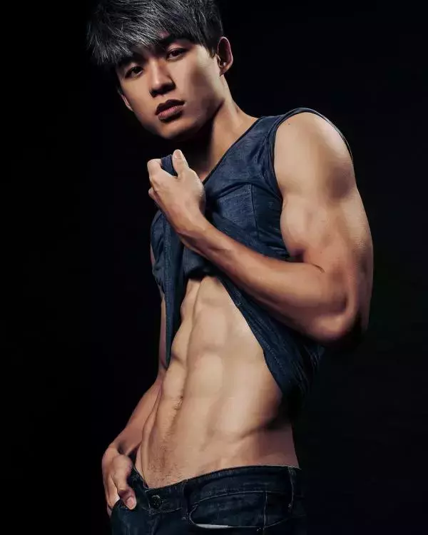 Yilianboy collection – Six pack body
