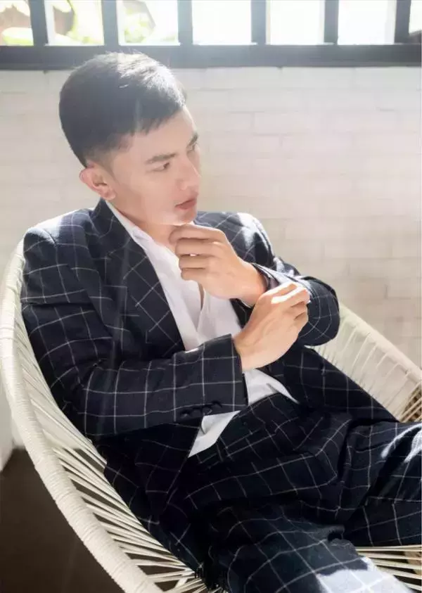 HUNGER HOMME No.11