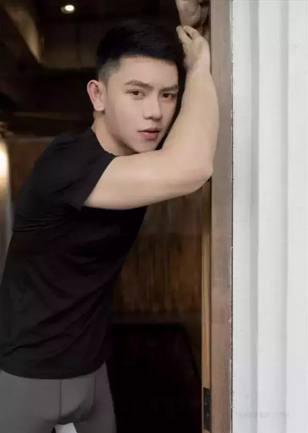 HUNGER HOMME No.11