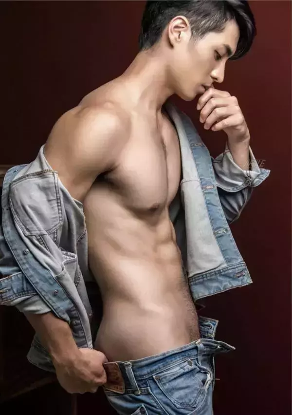 Virile No.42 – Nate [Ebook+Video]