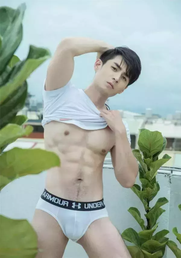 Virile No.42 – Nate [Ebook+Video]