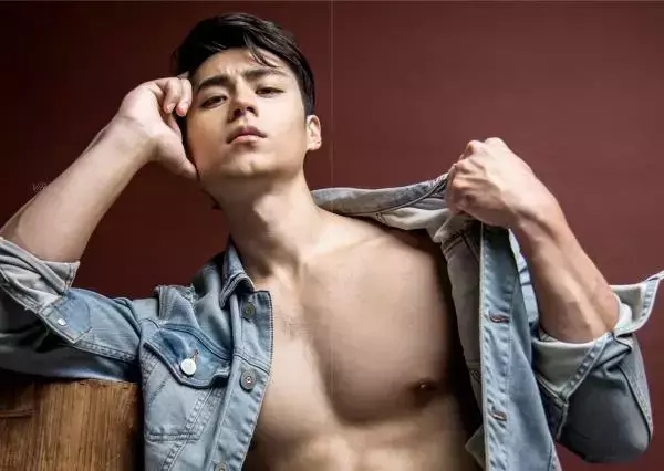 Virile No.42 – Nate [Ebook+Video]