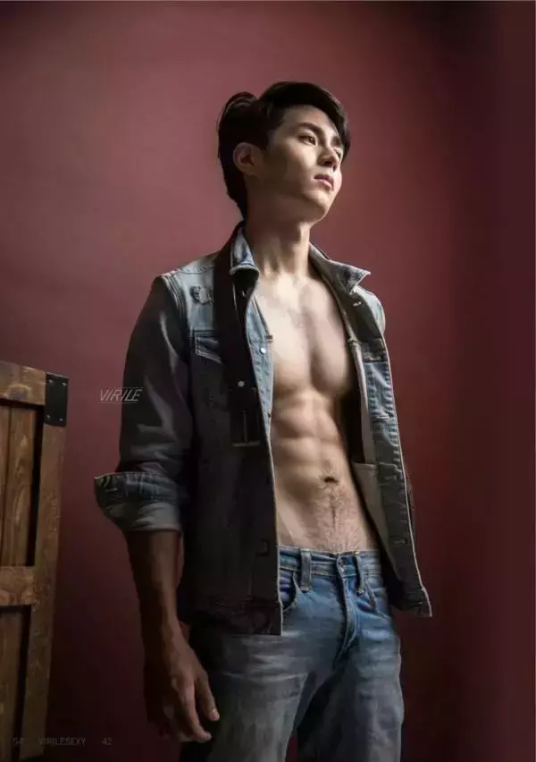 Virile No.42 – Nate [Ebook+Video]