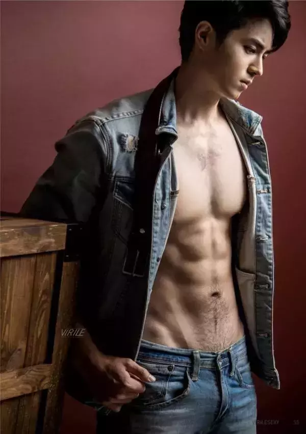Virile No.42 – Nate [Ebook+Video]