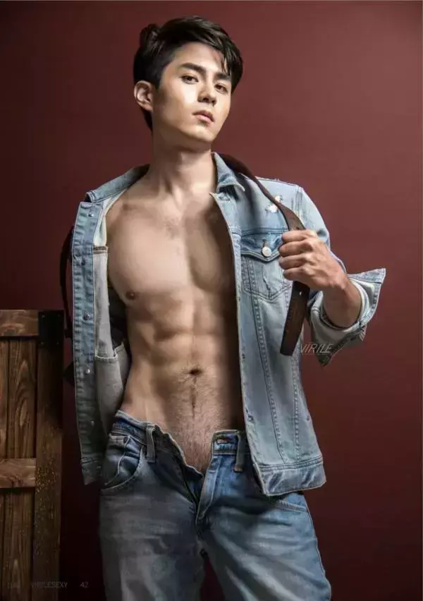 Virile No.42 – Nate [Ebook+Video]