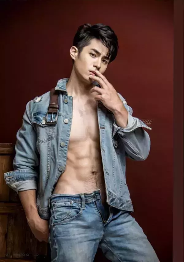 Virile No.42 – Nate [Ebook+Video]