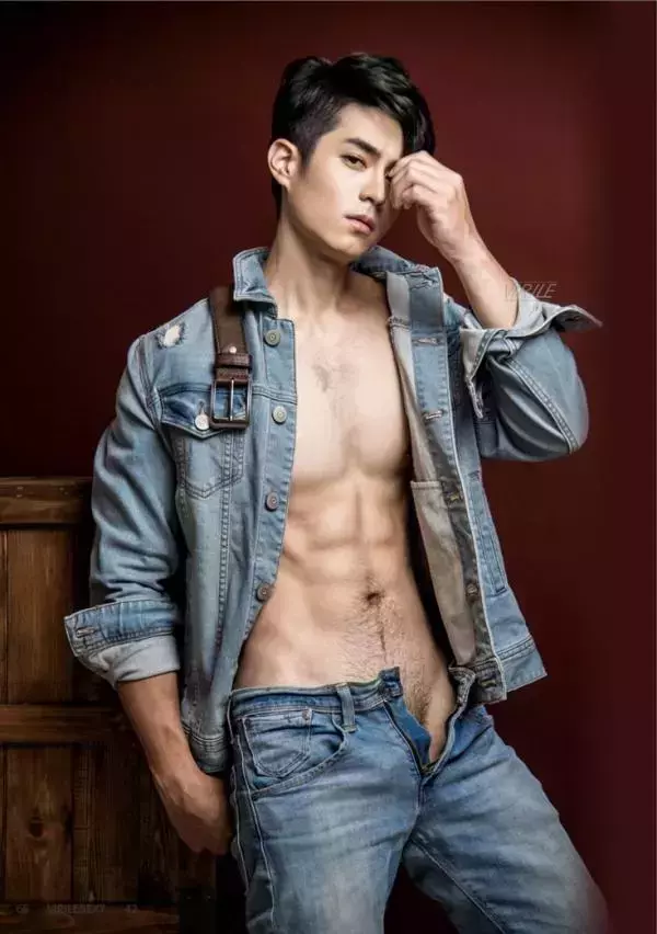 Virile No.42 – Nate [Ebook+Video]