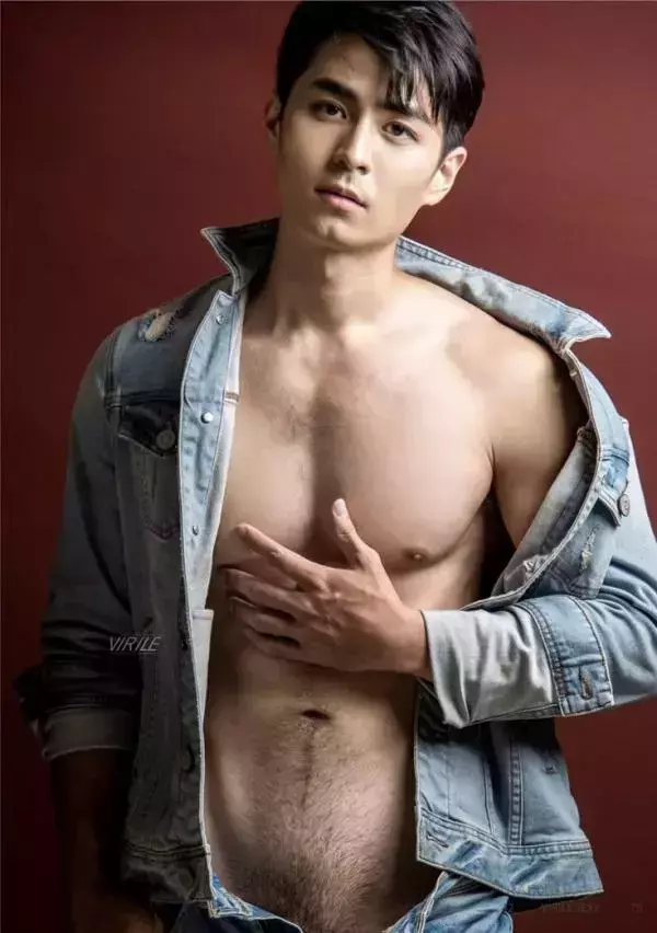Virile No.42 – Nate [Ebook+Video]