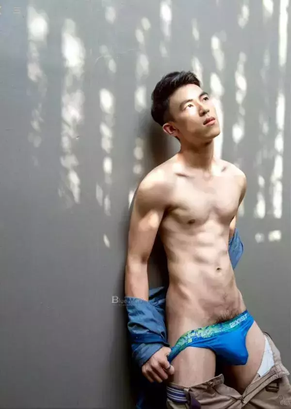 Blue Men no.222 (ebook + video)