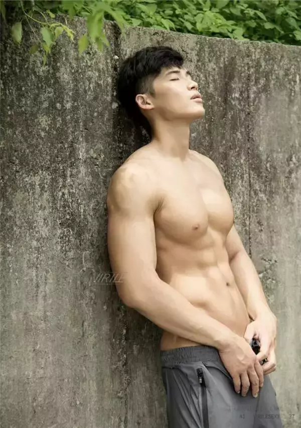Virile no.41 - Jay (ebook + video)
