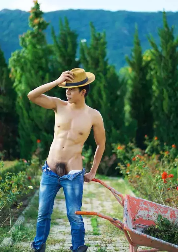 Menluscious  Issue 02 - Fame Krittapat