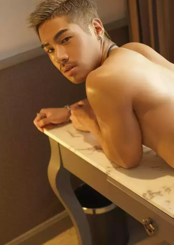 HOMME  Vol. 04