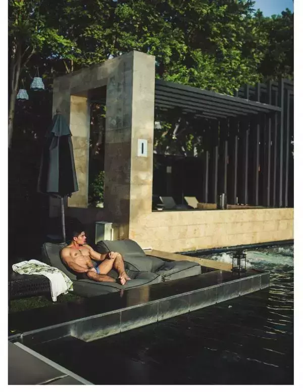 1000miles Magazine  Vol.1 - Nick Ittipat