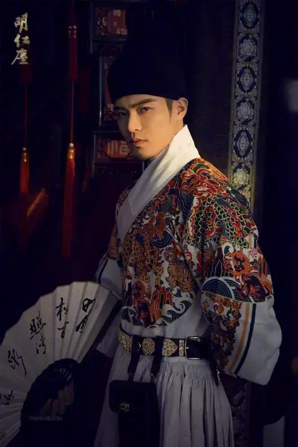 DaoXQ.KinG | HOÀNG THƯỢNG VÀ TÔI