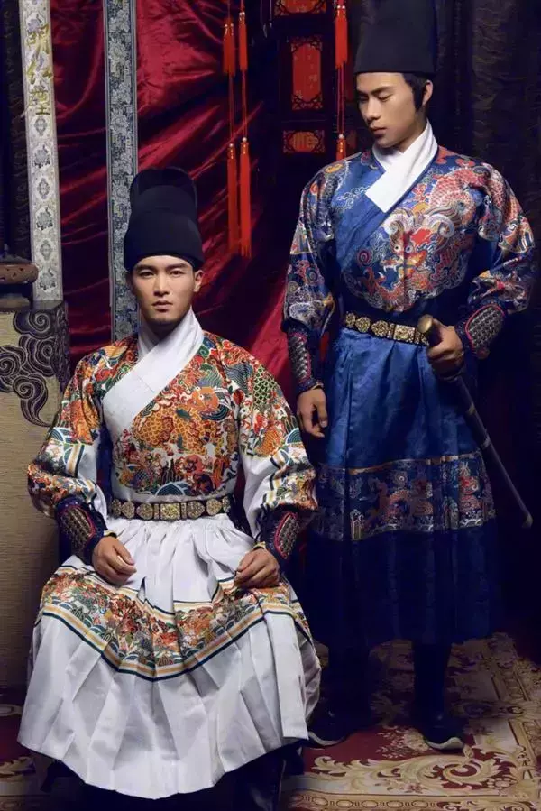 DaoXQ.KinG | HOÀNG THƯỢNG VÀ TÔI