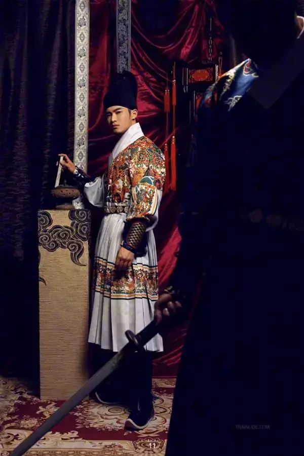 DaoXQ.KinG | HOÀNG THƯỢNG VÀ TÔI