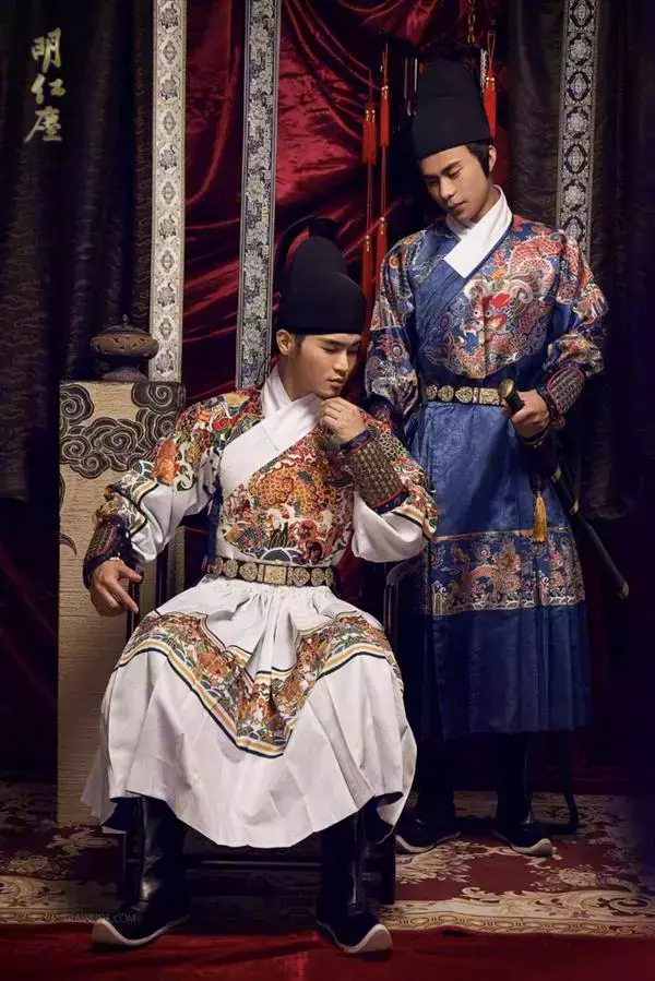 DaoXQ.KinG | HOÀNG THƯỢNG VÀ TÔI