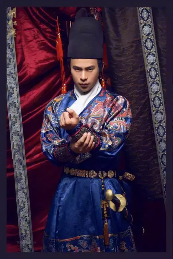 DaoXQ.KinG | HOÀNG THƯỢNG VÀ TÔI