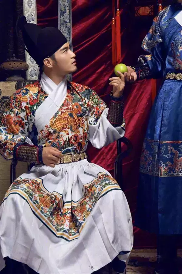 DaoXQ.KinG | HOÀNG THƯỢNG VÀ TÔI