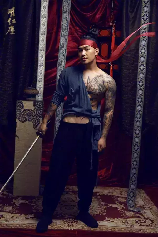 DaoXQ.KinG | HOÀNG THƯỢNG VÀ TÔI
