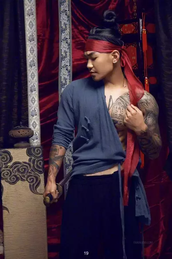 DaoXQ.KinG | HOÀNG THƯỢNG VÀ TÔI