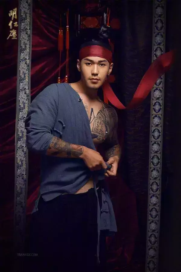 DaoXQ.KinG | HOÀNG THƯỢNG VÀ TÔI