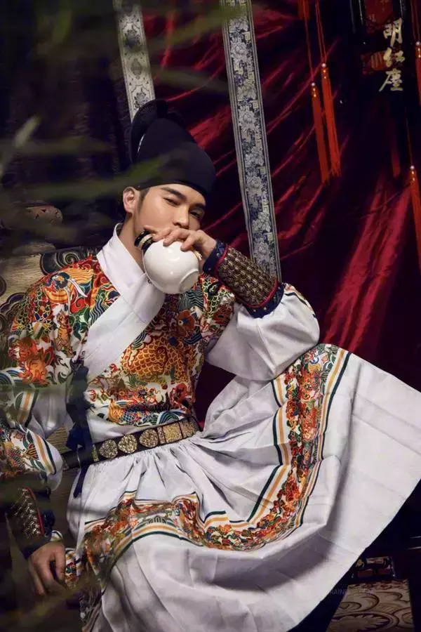 DaoXQ.KinG | HOÀNG THƯỢNG VÀ TÔI