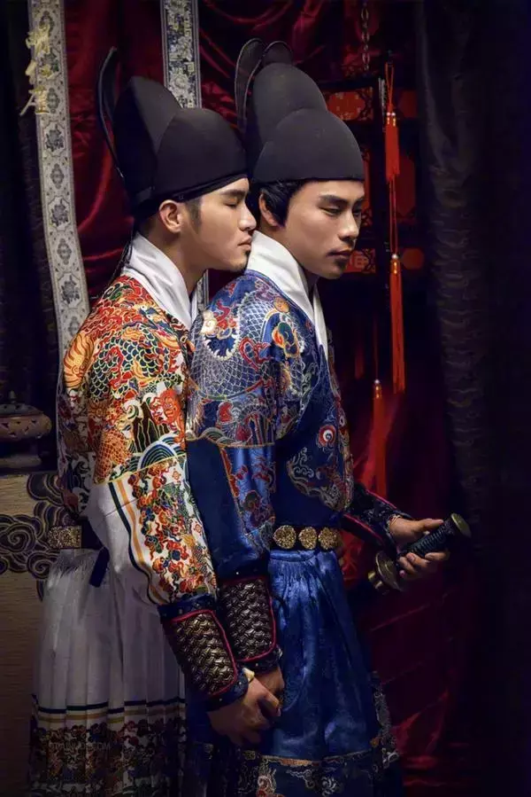 DaoXQ.KinG | HOÀNG THƯỢNG VÀ TÔI