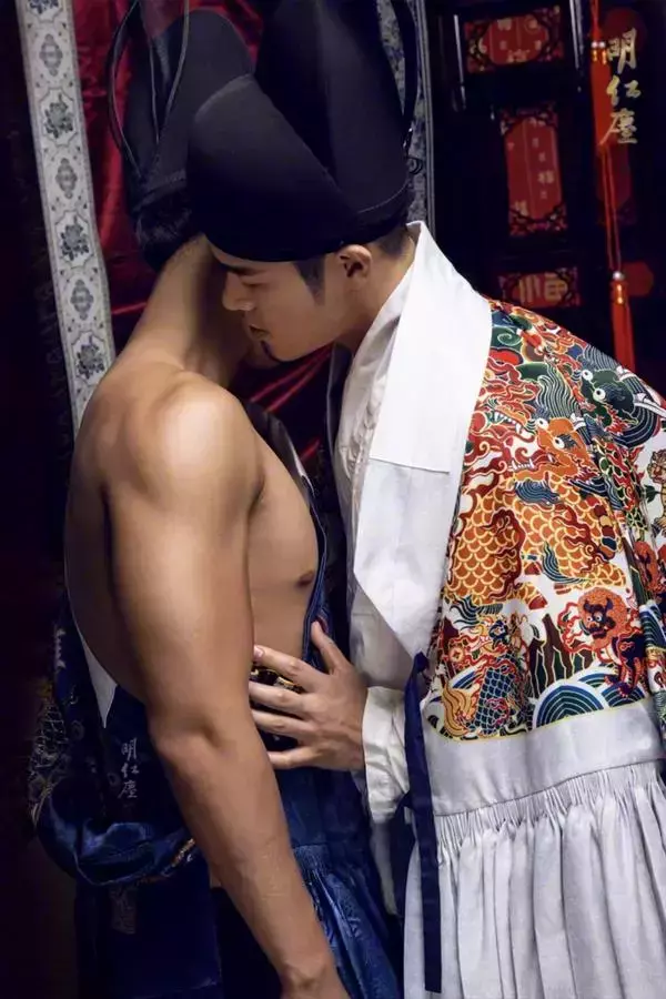 DaoXQ.KinG | HOÀNG THƯỢNG VÀ TÔI
