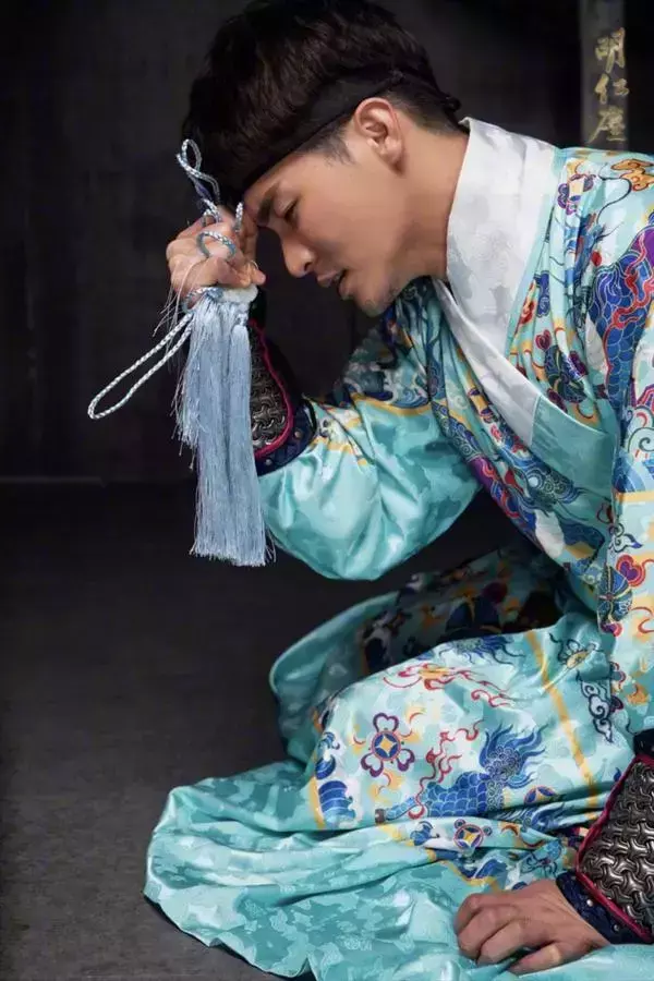 DaoXQ.KinG | HOÀNG THƯỢNG VÀ TÔI