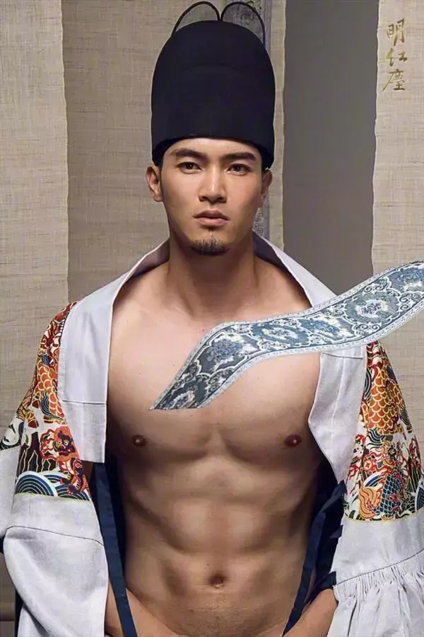 DaoXQ.KinG | HOÀNG THƯỢNG VÀ TÔI