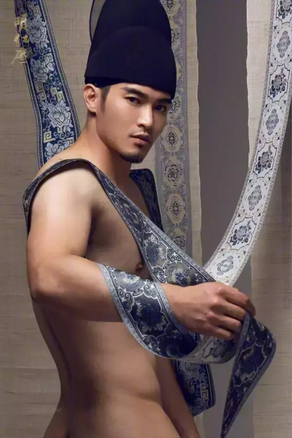 DaoXQ.KinG | HOÀNG THƯỢNG VÀ TÔI