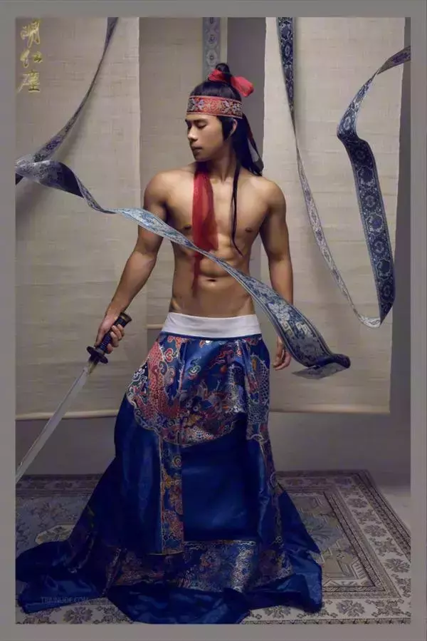 DaoXQ.KinG | HOÀNG THƯỢNG VÀ TÔI