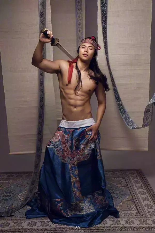 DaoXQ.KinG | HOÀNG THƯỢNG VÀ TÔI