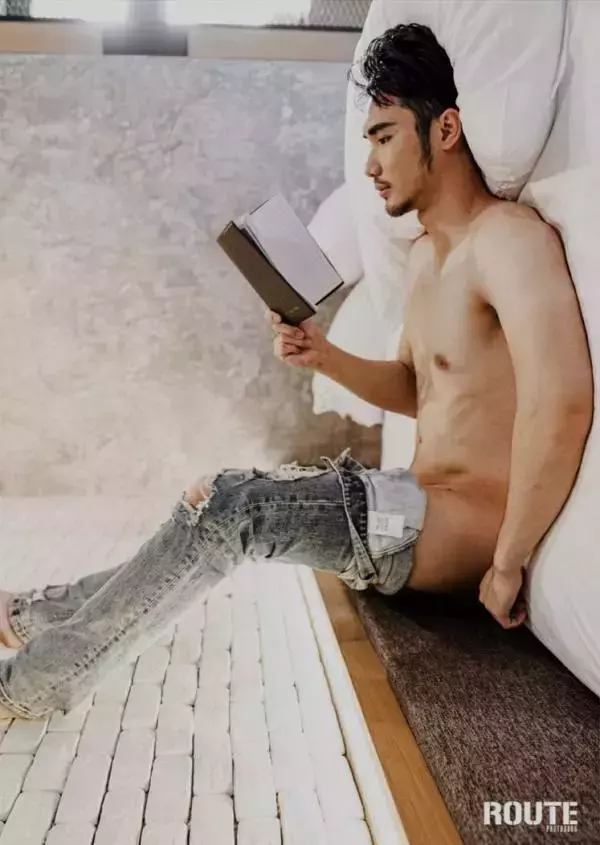 Route Photobook No.04 version nude [Ebook]