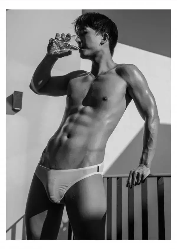 Hunger Homme 10 | KARN Supachat