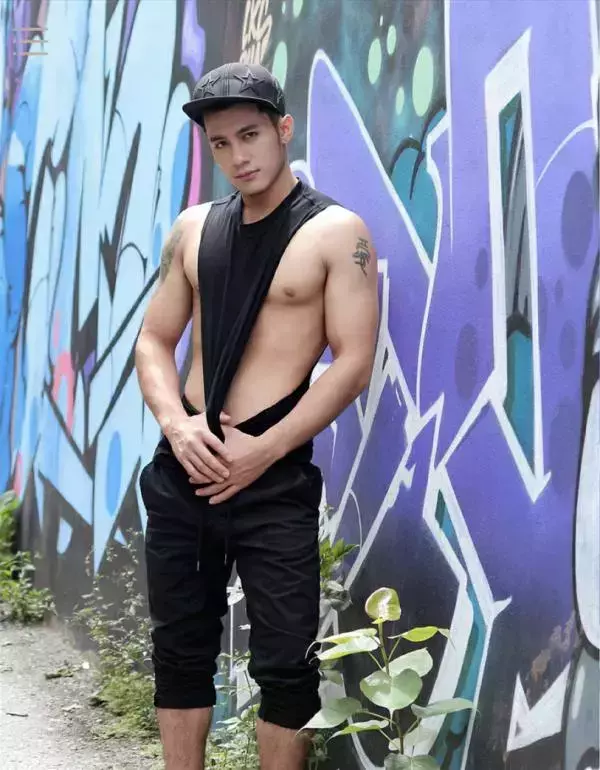 BOYZ 01 | Theerat Oua [ Ebook+Video ]