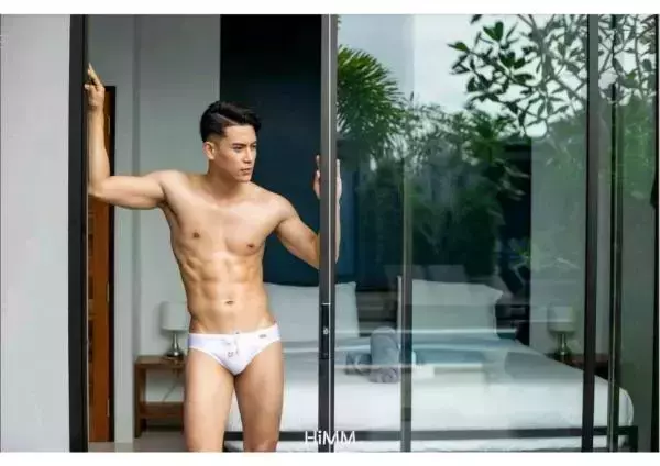 HiMM 12 | Naked Issue