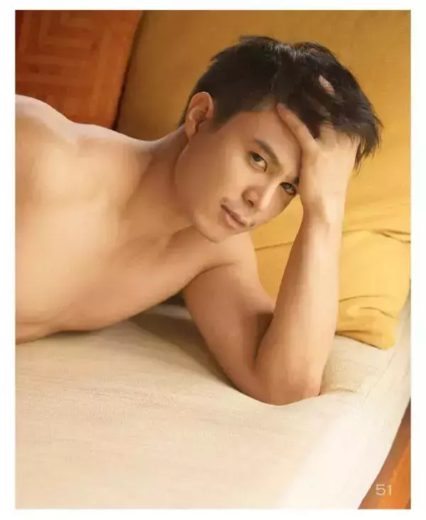 HOMME 08