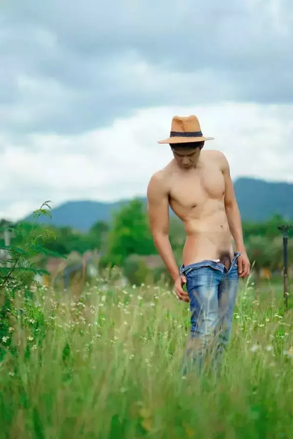 Menluscious Issue 02 - Fame Krittapat