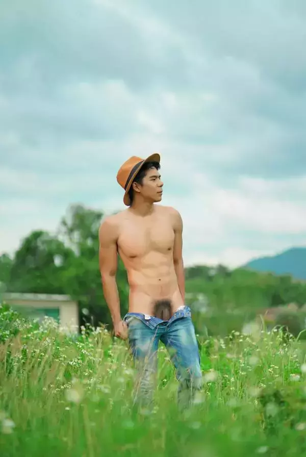 Menluscious Issue 02 - Fame Krittapat