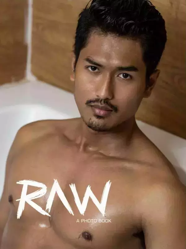 RAW Volume 03