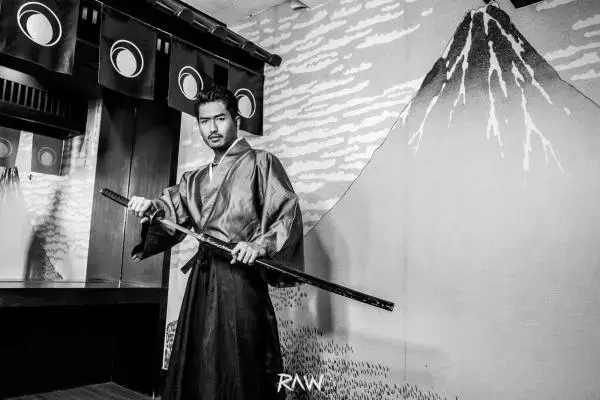 RAW Volume 03